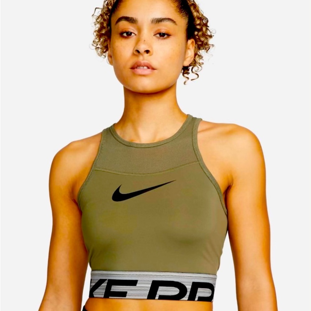 Nike Pro cropped training.
